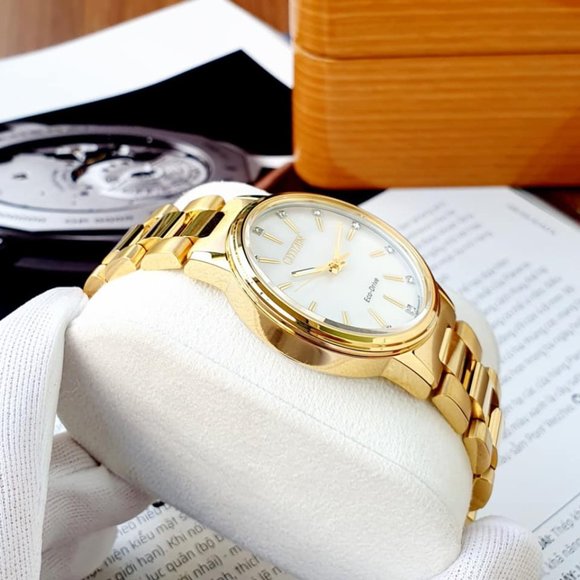 Citizen Limited Edition 18k Gold Ladies Watch!! - Picture 5 of 5